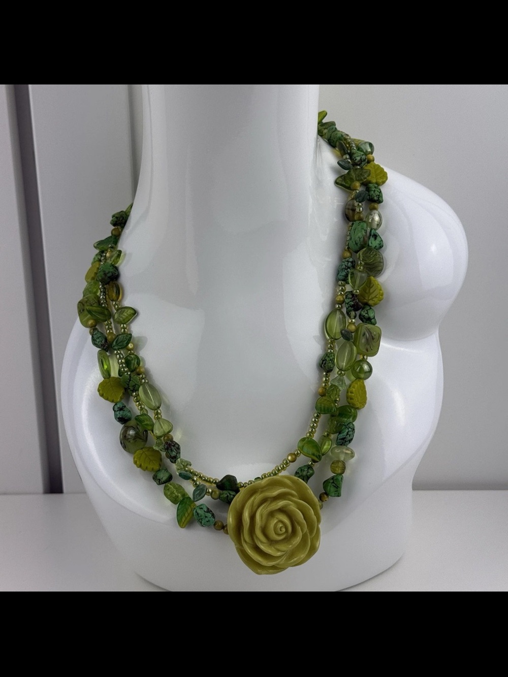 Vintage 1950s? Green Bead Necklace Leaf Cat Flower Rose Lucite? Gemstone Glass!